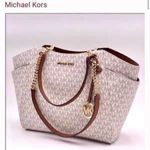 Michael Kors tote with chain handle. Like new